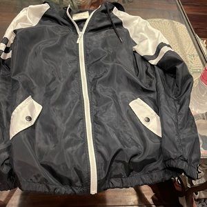 100 % polyester black/white lightweight jacket